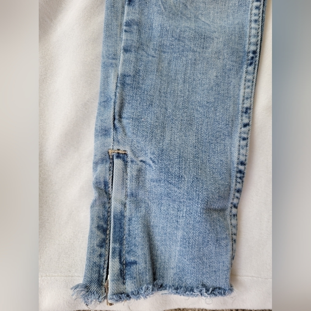Zara light wash raw hem zipper ankle distressed skinny jeans 2 - Picture 10 of 14